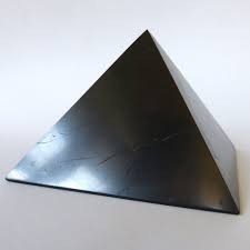 Piramide de shungita lado 7 cm